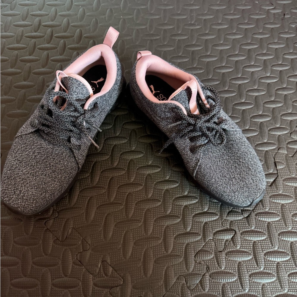 Puma Women's Sneakers in Gray and Pink
